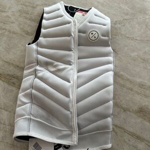 Hyperlite Wake Life Vest